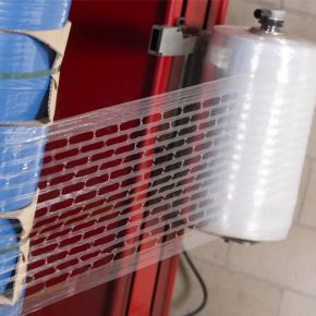 Film automático macroperforado