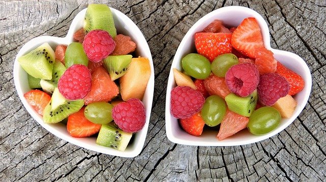 ¿Cómo disponer la fruta cortada para la venta en comercios?